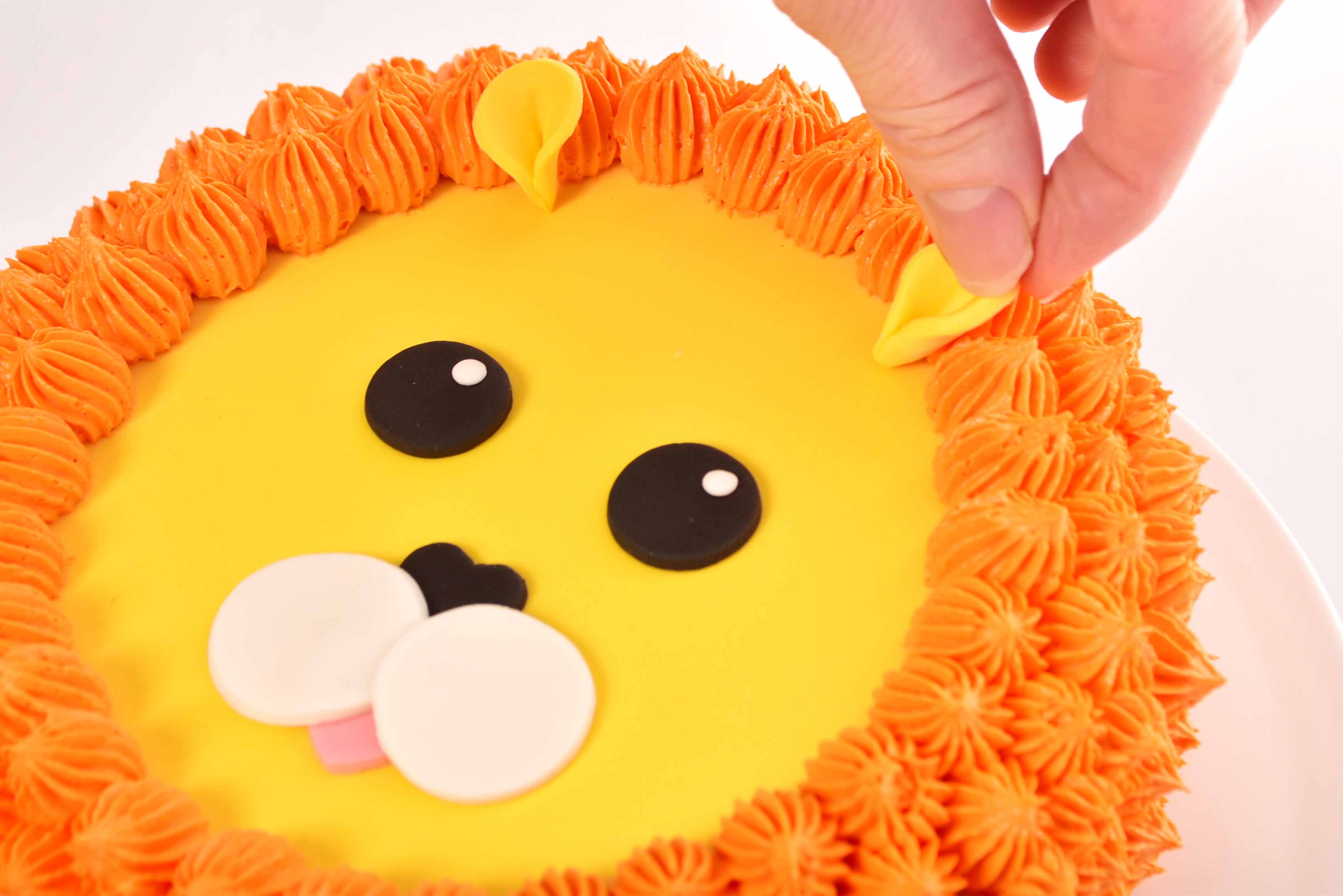 Lion Cute Face Cake – Creme Castle